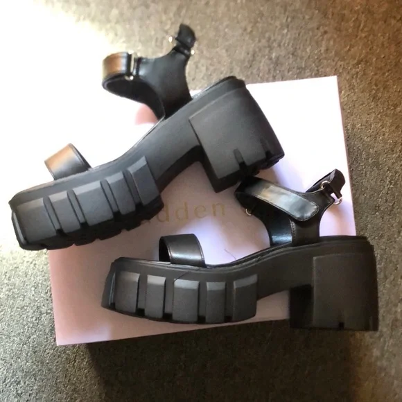 madden girl Grandy Women's Platform Sandals BRAND NEW NEVER WORN SZ 7.5 - Picture 2 of 6